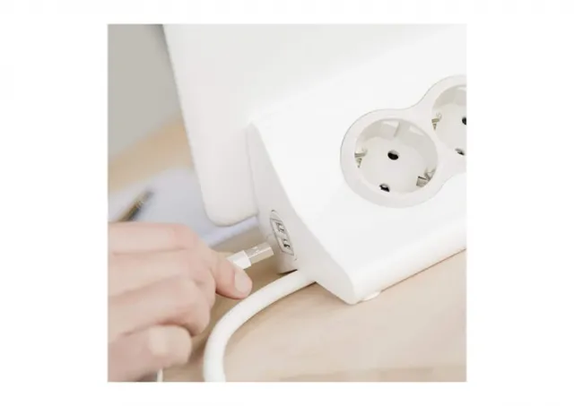 LG 694810 PRODUZNI BLOK 3X2P+E 2XUSB-A + OSIG 1.5M (BELA/S.SIVA)