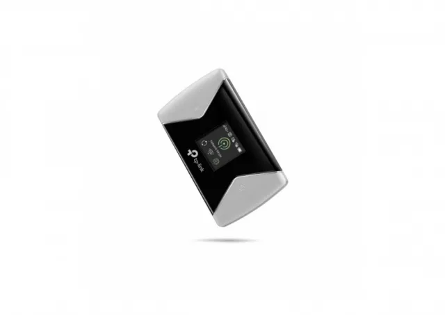 TP-Link M7450 4G LTE-А MiFi prenosni bežični ruter sa Cat6 modemom 300Mb/s down & 50Mb/s upload, baterija 3000mAh, dual band 2.4 / 5GHz WiFi 802.11a/b/g/n, do 32 klijenta, MicroSD slot (file share), SIM slot, TFT display